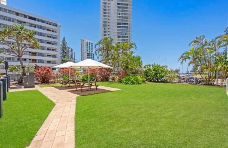 Blue Palms By The Beach Apartment Gold Coast Exterior photo